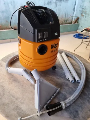 EXTRATORA CARPET CLEANER, 1600w, 25L, usada apenas duas vezes. 
