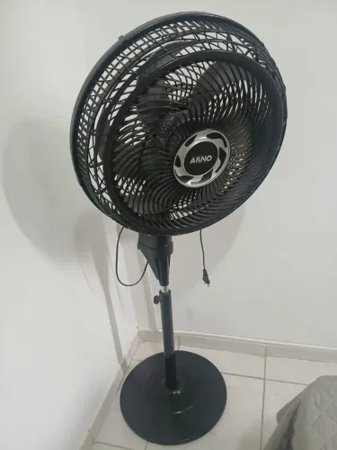 Ventilador Arno de pé