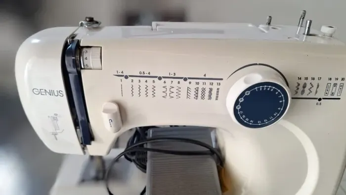 MAQUINA DE COSTURA GENIUS - ELGIN