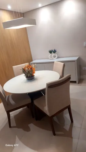 Mesa de jantar Seminova com 4 cadeiras
