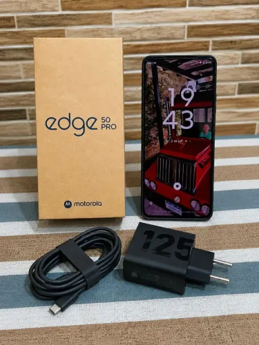 Moto Edge 50 pro 256GB e 12+6Ram - impecável (Troca por iPhone 13 em diante)