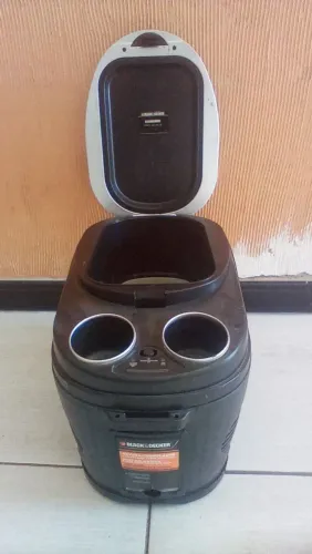 Vendo Geladeira veicular Black&Decker (Gela e Aquece), em ótimo estado de conservação.