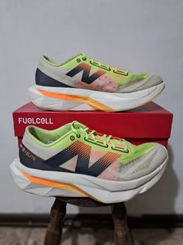 Tênis New Balance Elite V4