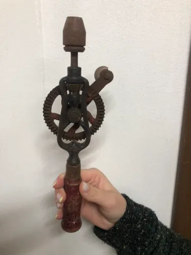 Furadeira manual