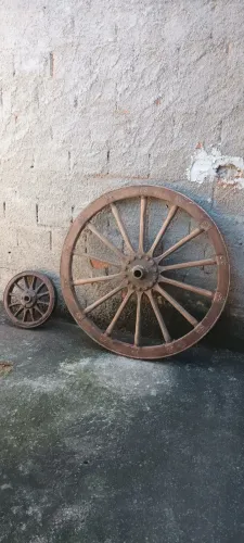 Rodas de carroça decorativas