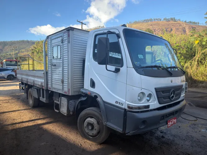 MB 815 ANO 2019 CAMINHÃO CABINE SUPLEMENTAR E CARROCEIRA
