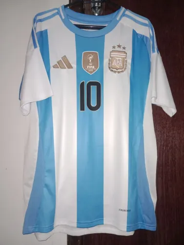Camisa da Argentina torcedor 24/25 com patch de campeão do mundo