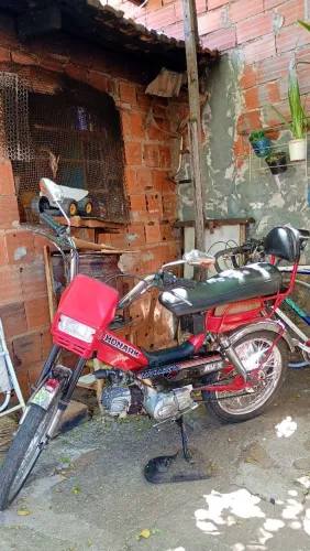 Mobilete Monark com motor adaptado