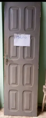 5 Portas de Madeira em bom estado de uso. Venda separadamente.