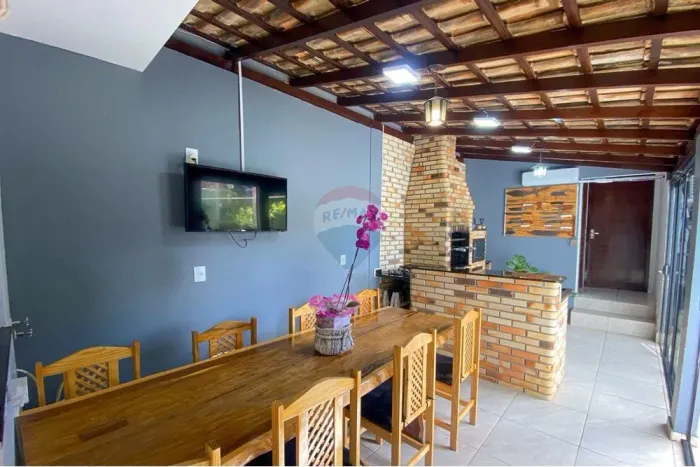 Casa com 1 Suíte, 3 Quartos e Edícula com Churrasqueira à Venda no Santa Felicidade