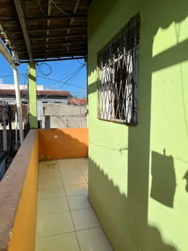Aluga-se Kit Net Próximo á Av. Maria Lacerda Montenegro