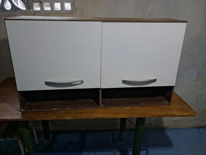 Paneldiro bem conservado 2 portas