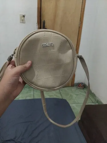 Vendo bolsa bege, marca: schutz esta super nova e pronta pra uso!!