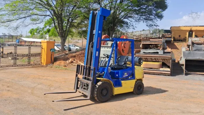 EMPILHADEIRA KOMATSU FG25T. 2003