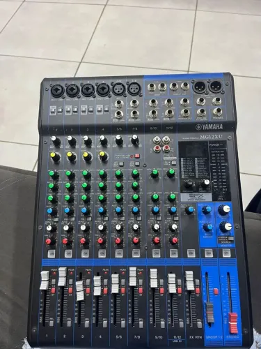 Mesa de som profissional yamaha MG12XU
