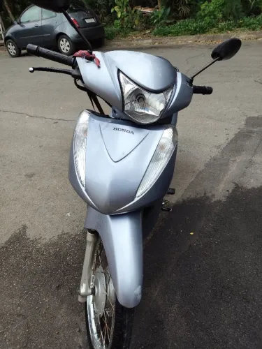 Vende-se biz bem conservada
