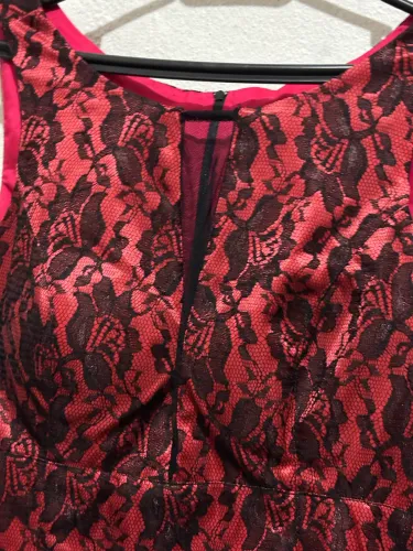 Vestido Vermelho com Renda Retrô