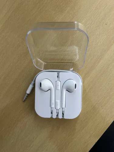 Fone de ouvido novo, lacrado na caixa