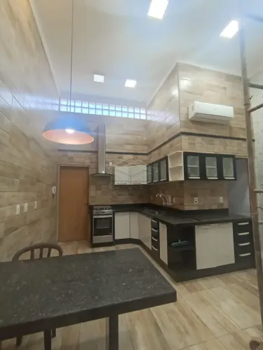 EXCELENTE CASA COM 3 DORMITÓRIOS COM PISCINA
