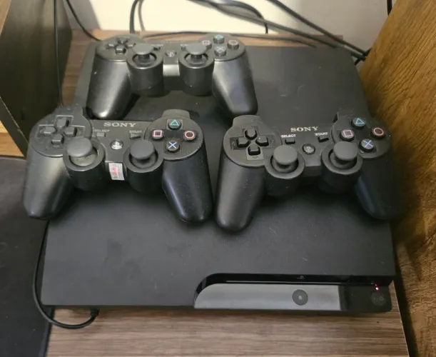 Videogame PlayStation 3 (PS3) Slim - 160GB + 3 Controles + HEN