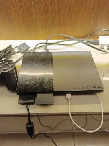 Playstation 2 com 2 controles e 1 volante