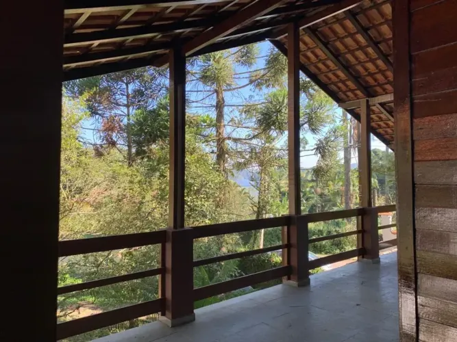 Chalé com vista para represa. Condomínio Sítio do Francês - Ribeirão Pires - SP.