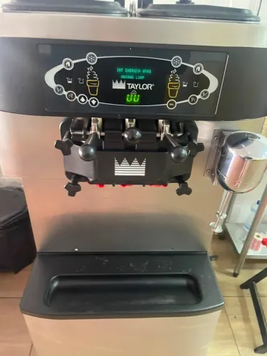 Máquina de sorvete Taylor 713