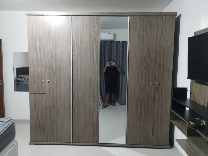 Guarda roupa 6 portas