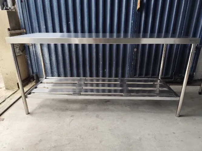 Bancada Profissional em Inox 1,80x0,70x0,90 Estrutura Reforçada