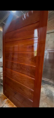 Porta pivotante Macacauba 