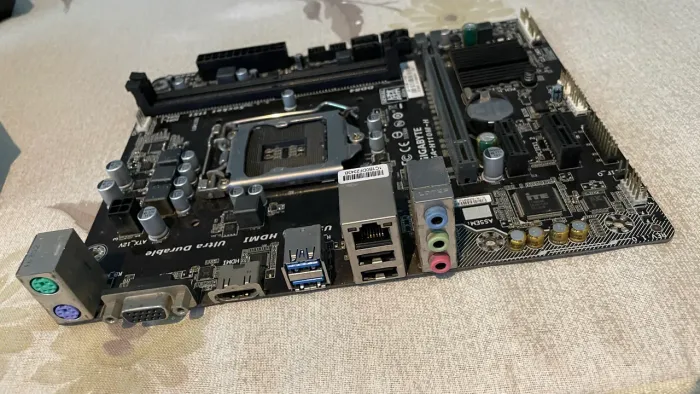 Placa-mãe Gigabyte GA-H110M-H DDR4 - Socket LGA1151, com caixa
