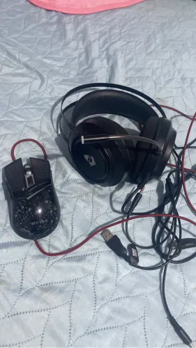 Fone gamer e mouse gamer