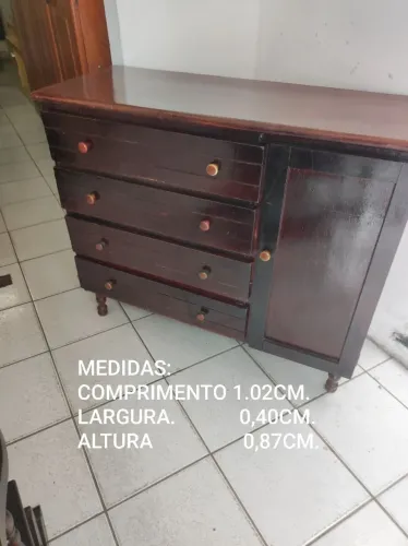 CÔMODA EM BRUMASA 4 GAVETAS E SAPATEIRA.