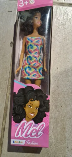 Boneca Parda negra Mel tipo Barbie nova