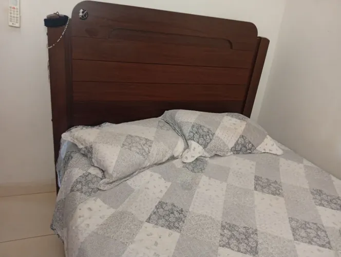 Vendo cama de casal e colchão de casal 