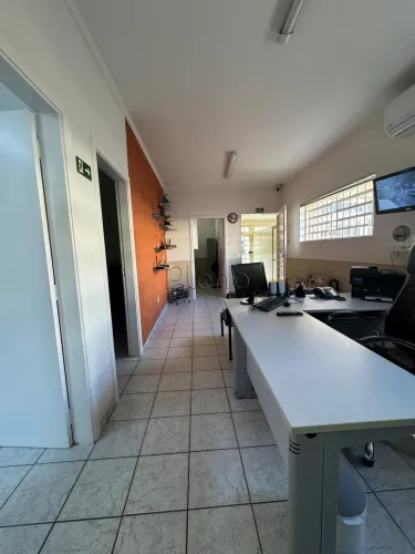 Casa à venda e para alugar em Campinas, Bosque, com 1 quarto, com 201.4 m²