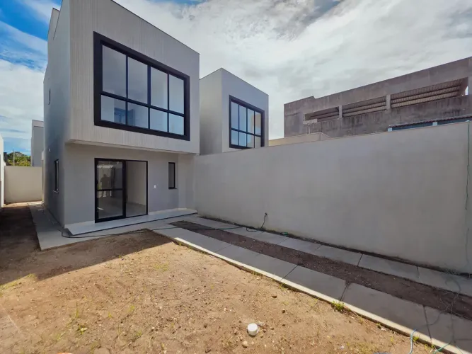 COSTA BELA - Casa Duplex 2 SUÍTES + 75m² + Quintal / Costa Bela - Serra ES