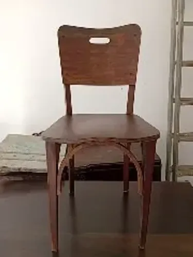 Cadeira modelo vintage 1001