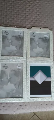 Quatro 04 Molduras para Quadro ou Retrato Brancas com Vidros