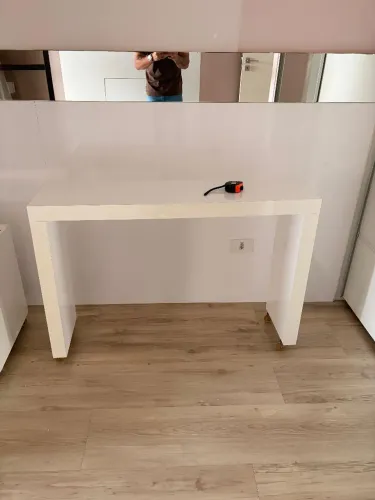 Aparador branco com rodinhas