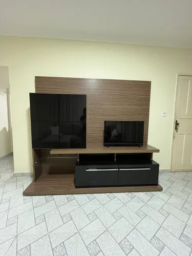 Painel para TV com Rack e Armário Excelente Estado