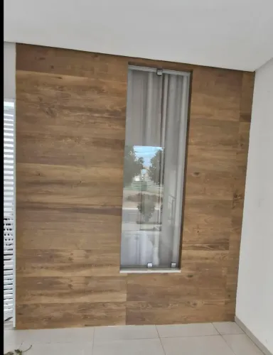 Janela de vidro Pivotante - 210x65