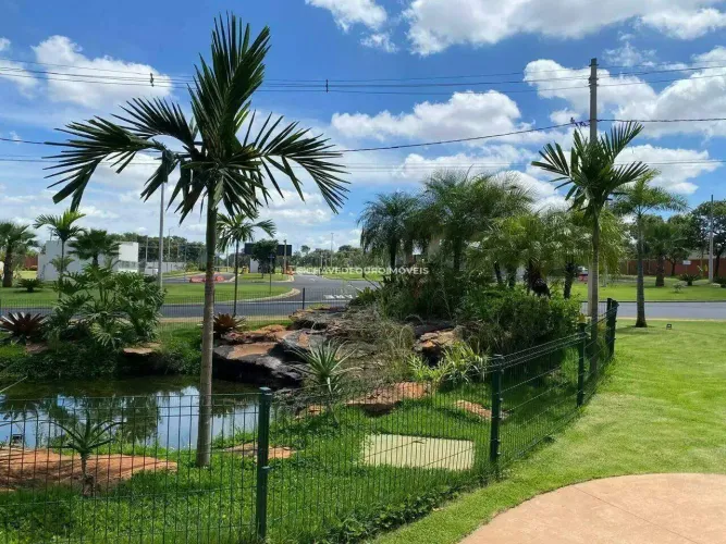 Terreno à venda no Condomínio Damha III próximo a área de lazer.