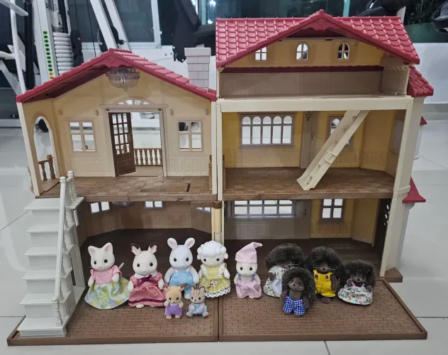 sylvanian family red roof country home + playsets