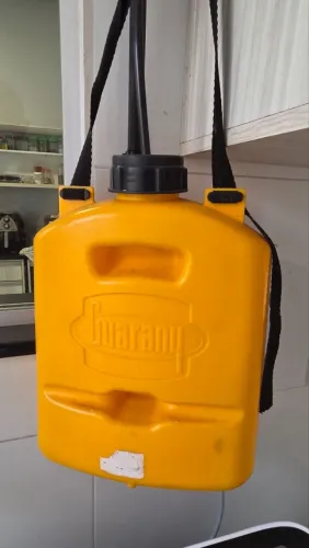 Pulverizador de 5 litros da marca Guarany