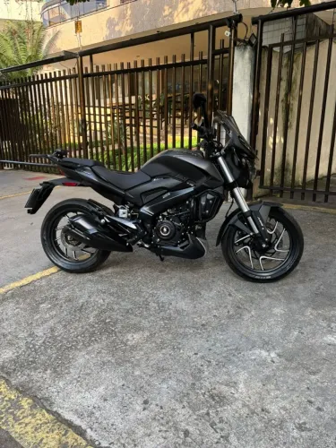 Bajaj Dominar 400 Preta Fosca 2025
