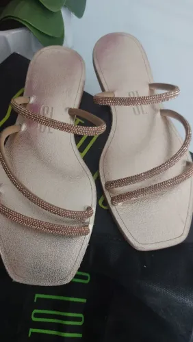 Vende-se sandália da santa lolla