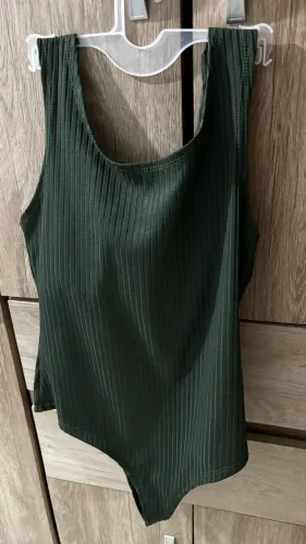 Body Canelado Verde com Zíper 