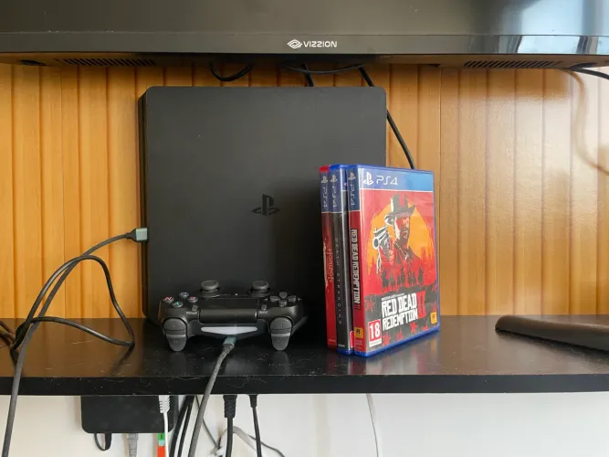 PS4 slim PlayStation 4