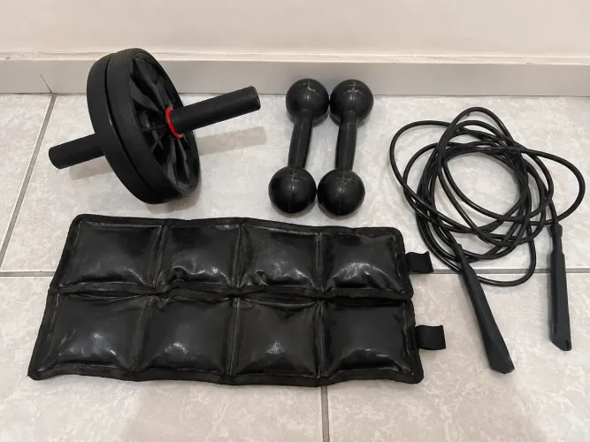 Kit Fitness Completo - Roda Abdominal + Caneleiras + Halteres + Corda